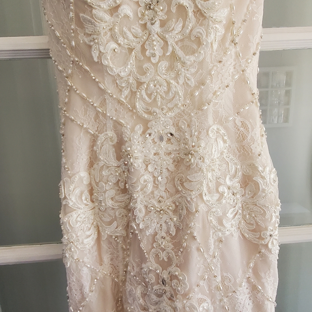 Wedding dress - Picture 8 of 11